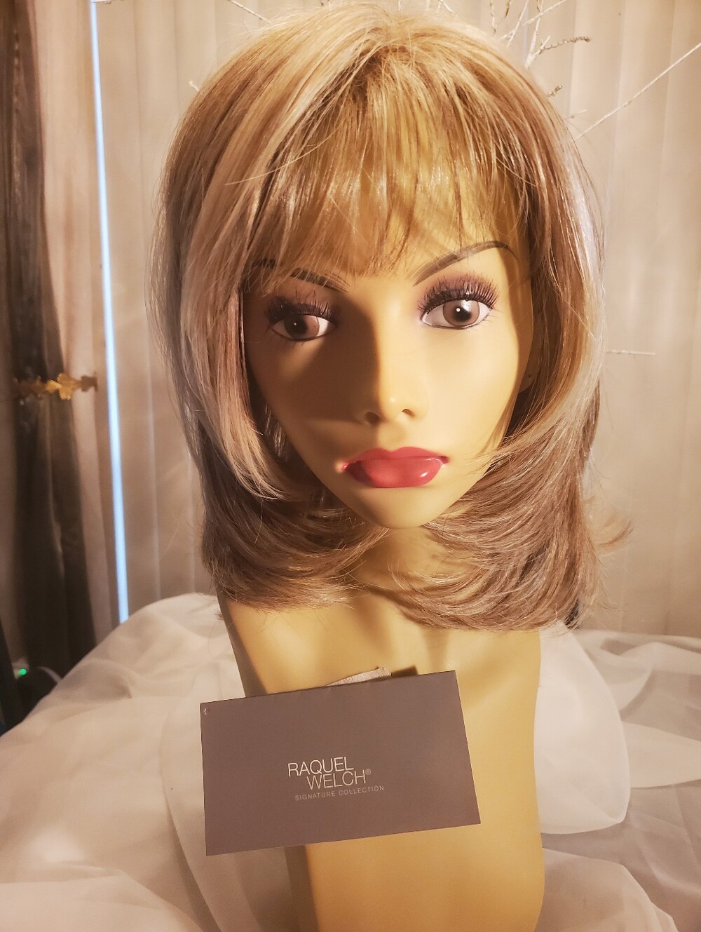 ⭐️RAQUEL WELCH " EMBRACE" AVERAGE BASIC CAP     GLAZED SAND  EUC